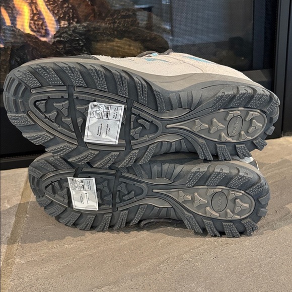 BEARPAW Ridgewood Low Hiker,Cow suede,Never Wet,TPR outsole mesh,nylon,fleece - Picture 9 of 11